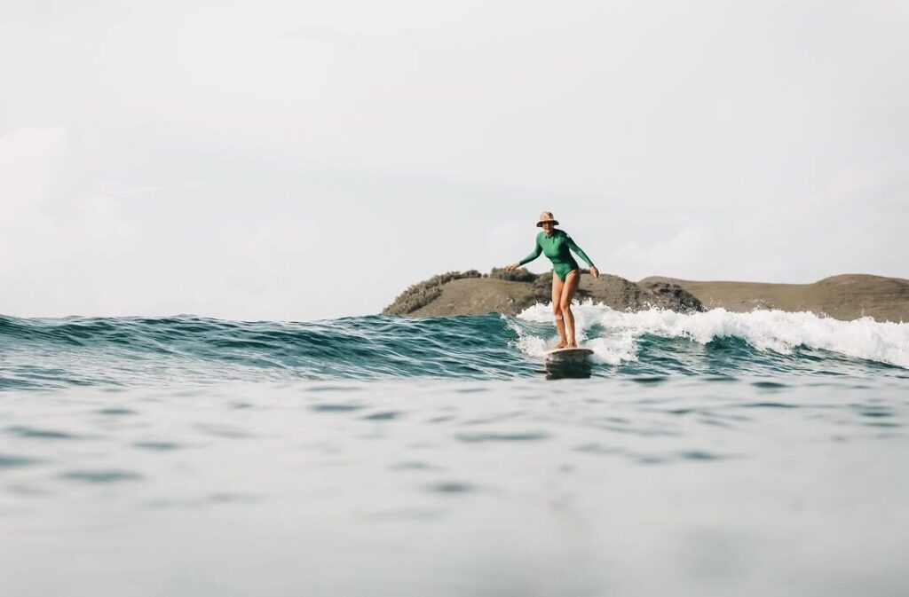 Just you, the wave, and the ocean. 🌊 #SurfLife #CatchTheWave##surf #surfschool #surfschoolbali
